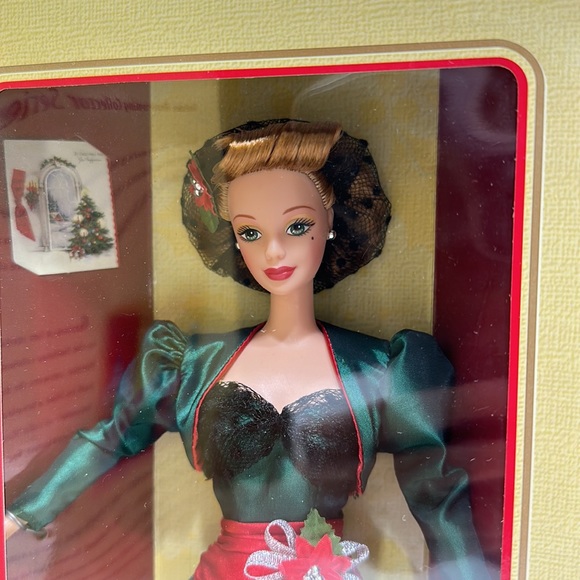 Holiday Sensation Barbie - Picture 3 of 9